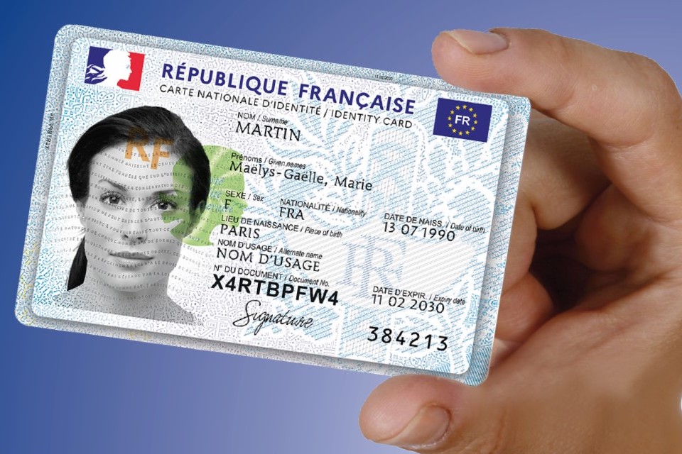 La Carte Nationale d'Identité - Leignes sur Fontaine